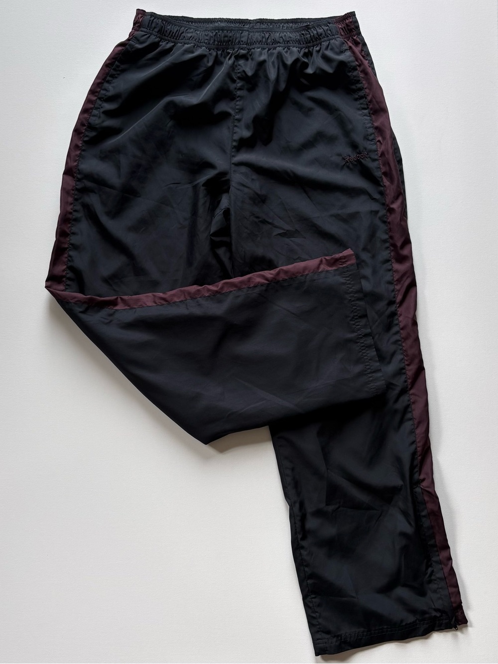 Reebok Straight Leg Black Track Pants Maroon Side Stripe Mens Large Pockets